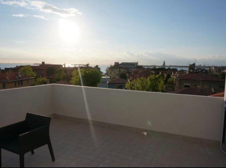 Stylish Penthouse Apartment In Venice Lido, 10 Minutes From Saint Marks Square Lido de Venecia Exterior foto